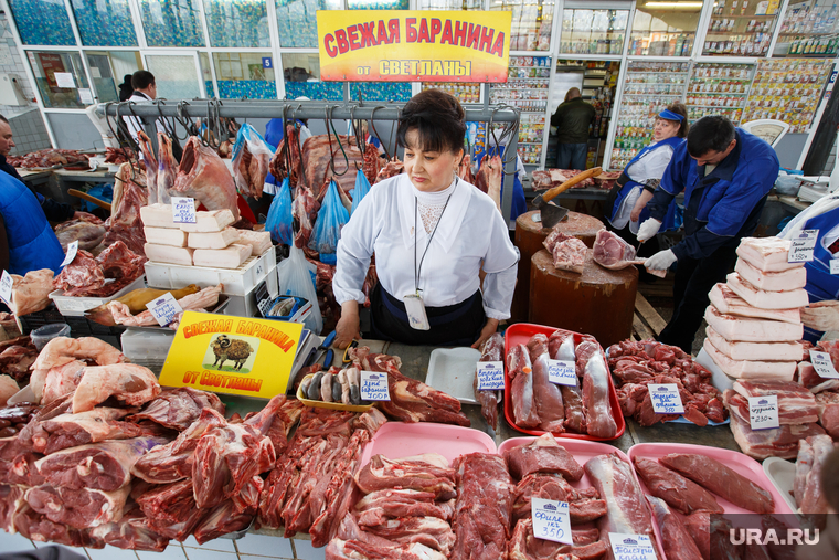 Приготовление шашлыков. Екатеринбург, рынок, баранина, шарташский рынок, продавщица, мясо