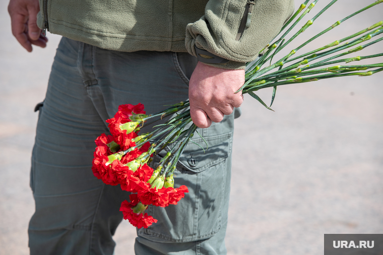 Митинг ЧВК Вагнер в День Российского флага. Пермь, возложение цветов, погибший в СВО, прощание с погибшим в сво