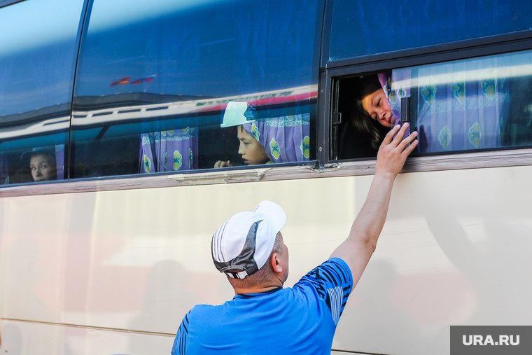 Дети едут в лагерь Челябинск, автобус, отправка детей в лагерь