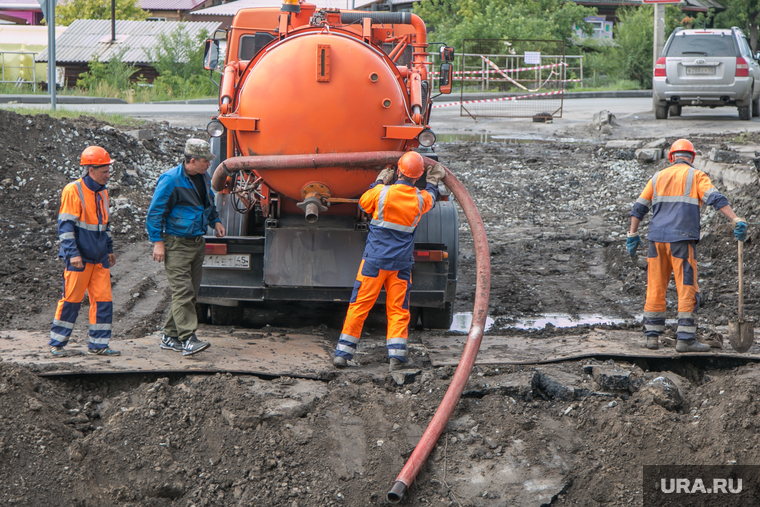 Устранение крупной коммунальной аварии. Курган, коммунальная авария, откачка воды, ао водный союз