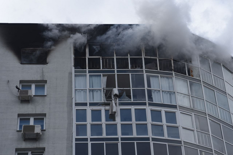 Пожар пока не удалось локализовать