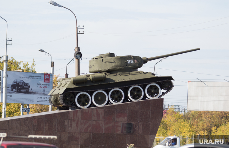 Памятник танку Т-34 открыли в честь 40-летия Победы