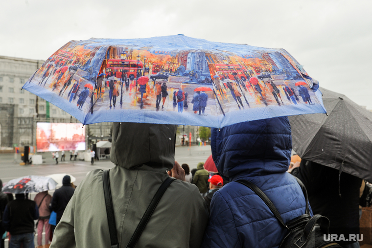 Легкоатлетической эстафета. Челябинск, погода, зонт, непогода, зонтик, ливень, осадки, дождь