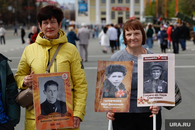 Курганцы вышли с портретами родственников-воинов ВОВ