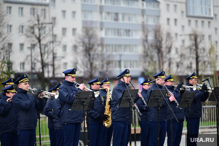 Торжественная церемония возложения цветов прошла под музыкальное сопровождение Пермского губернского оркестра