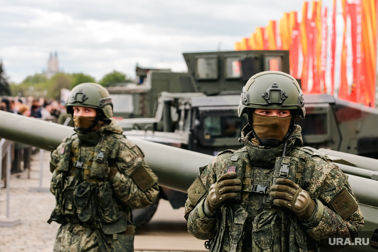 Выставка трофейной военной техники стран НАТО, захваченной вооруженными силами РФ в ходе специальной военной операции. 2 мая 2024. Москва, разведчик, техник, спецназ, солдат, сво, военнослужащие вс рф