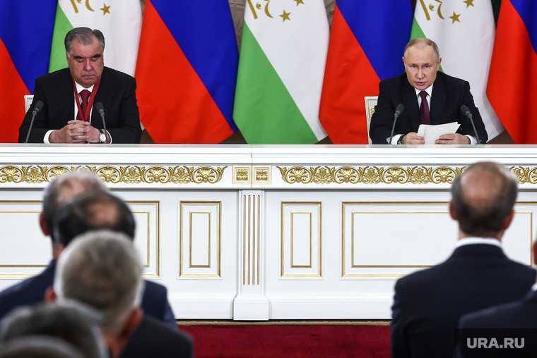 Владимир Путин и Эмомали Рахмон на встрече в Кремле. Москва, путин владимир, рахмон эмомали