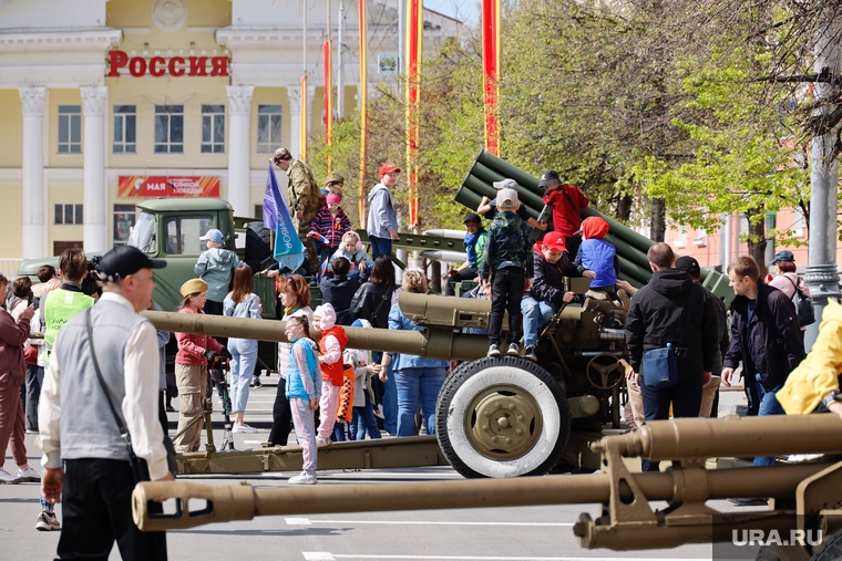 В центре Кургана выставили военную технику