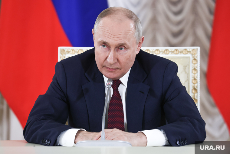 Президент России Владимир Путин на итоговой пресс-конференции саммита "Россия-Африка". Санкт-Петербург, путин владимир