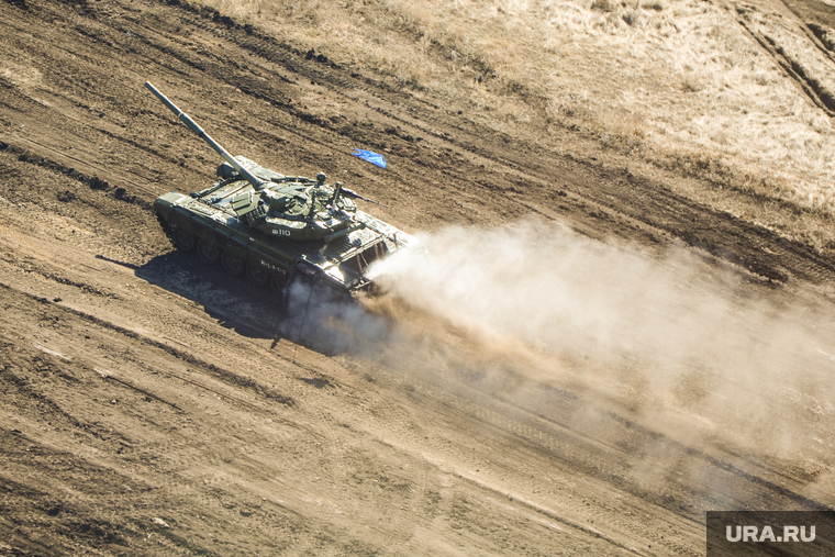 Танковый биатлон. Чебаркульский военный полигон. Челябинская область, танкисты, армия, военные, оружие, война, учения, спецоперация, танковый биатлон, т72-3б, танк, боевое слаживание