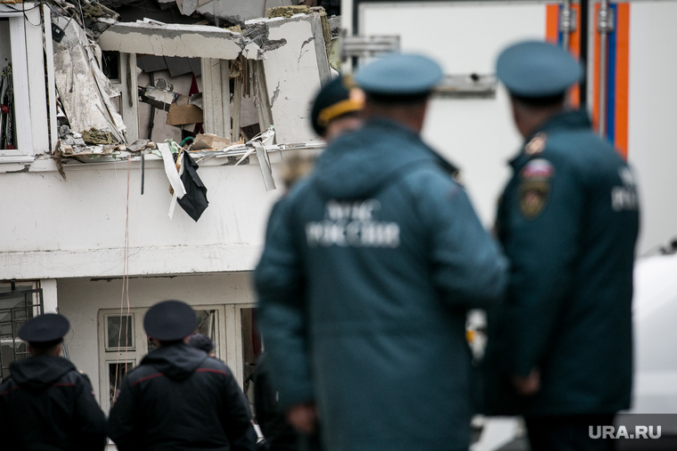 Последствия взрыва газа в доме 9А на улице 28 июня в Ногинске. Москва, мчс, газ, офицеры, последствия, спасатели
