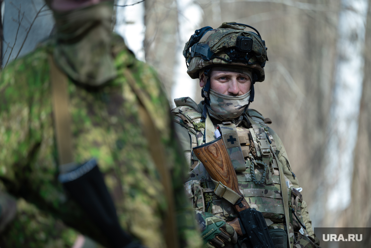 Военно-тактическая подготовка гражданского населения на полигоне. Пермь, тренировка, противостояние, военные, солдаты, война, подготовка, конфликт, вооруженные силы, вооруженные люди, вооруженный человек, весна, солдат, мобилизация, сво, военный