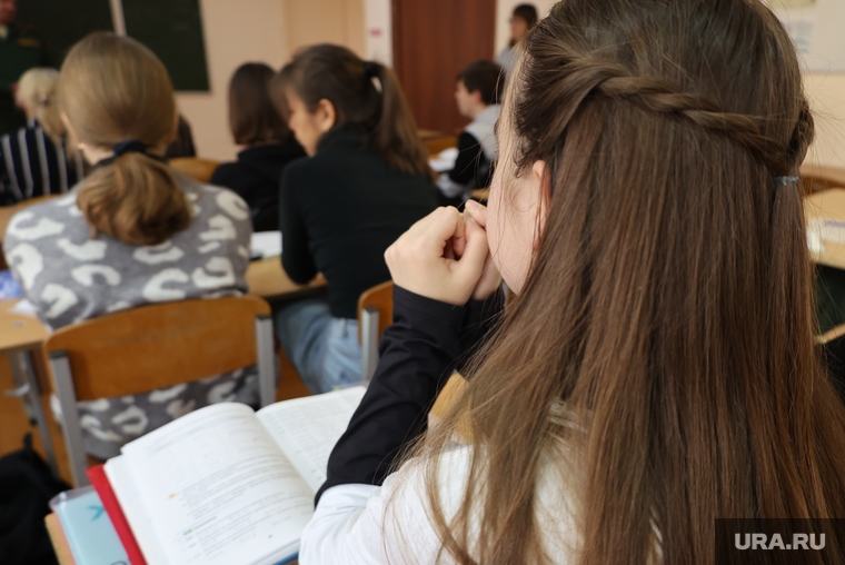 Уроки мужества в с. Белозерское. Курган, урок, класс, ученики, тетрадь, школьный класс, школа, школьники, уроки, школьные парты