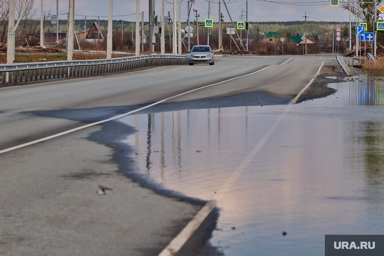 Участок шоссе Тюнина в сторону микрорайона Смолино почти избавился от воды