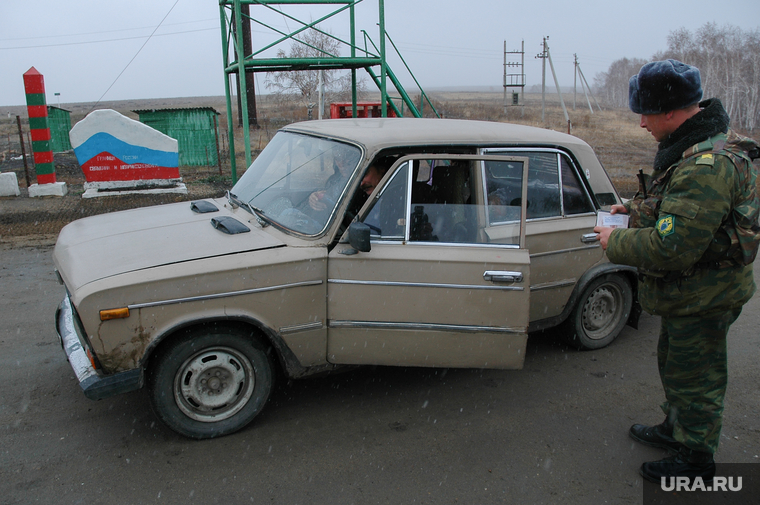 Таможенный пост Бугристое Троицкий район Челябинской области. Граница Россия - Казахстан. Архив 2007. Троицк, граница, таможенный пост, проверка документов