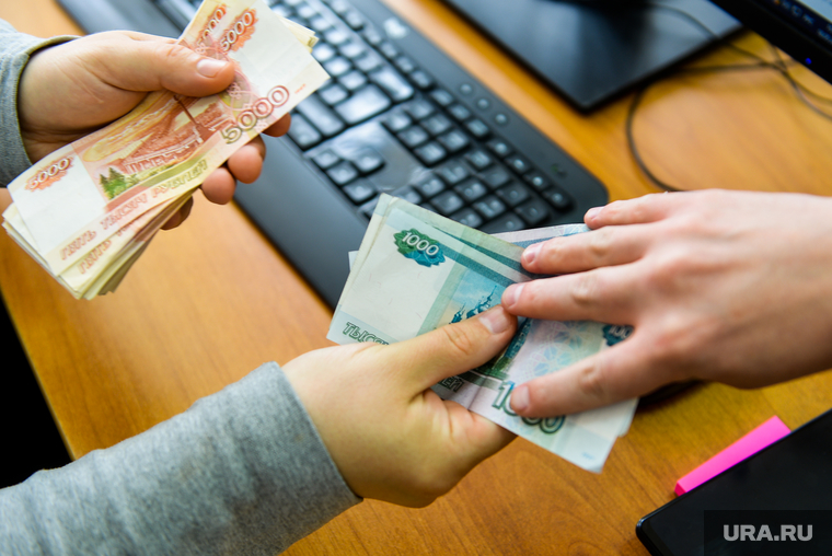 Деньги. Челябинск, взятка, зарплата, кредит, долг, пять тысяч, валюта, деньги, тысячи, рубли, подкуп, микрозайм, вымогательство