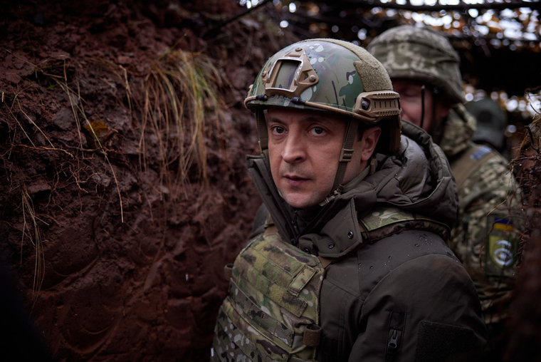 Зеленский после начала конфликта на Украине объявил о военном положении и мобилизации