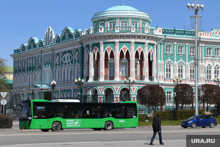 Виды Екатеринбурга, дом севастьянова, автобус, проспект ленина, городской транспорт, новый автобус