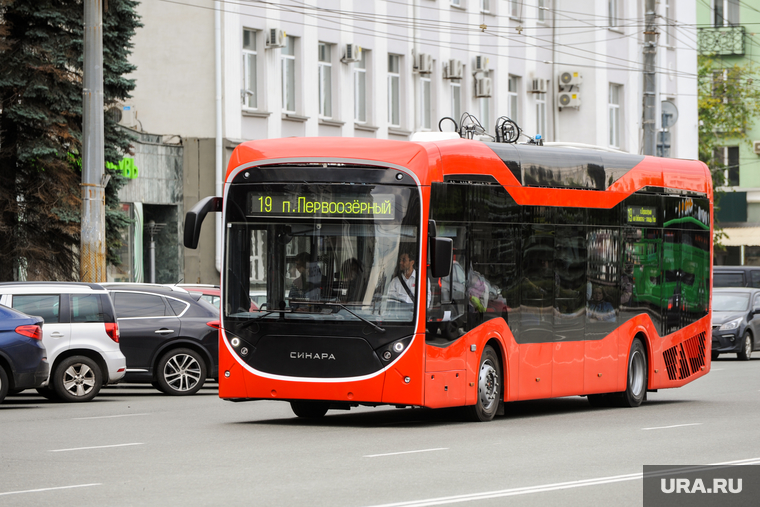 Новый красный троллейбус Синара. Челябинск, троллейбус, общественный транспорт, проспект ленина, городской транспорт, красный троллейбус, новый троллейбус синара