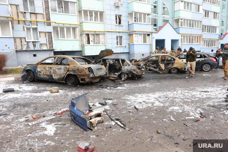 Последствия обстрелов Белгорода (архивные фотографии, часть 2). Белгород, разрушения, обстрел, сгоревшие автомобили, белгород