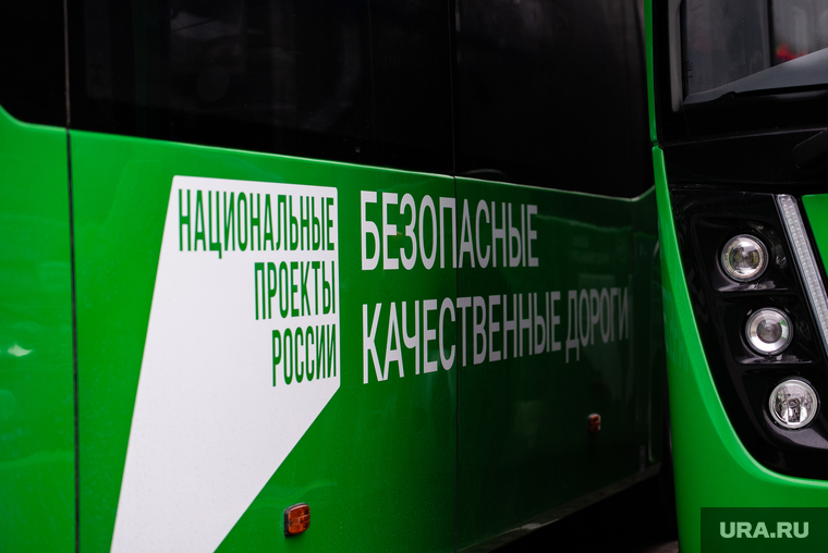 Передача новых автобусов, полученных Екатеринбургом в лизинг в рамках федеральной программы «Безопасные и качественные дороги». Екатеринбург, автобус, общественный транспорт, национальные проекты россии, безопасные качественные дороги