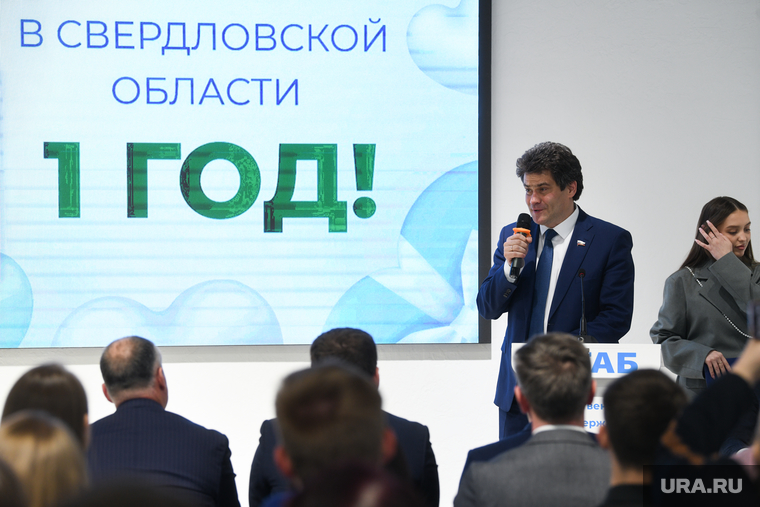 Александр Высокинский, сравнивая штабы в других субъектах РФ, назвал свердловский самым неформальным и ярким
