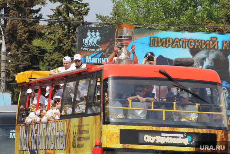 Хоккеисты «Металлурга» поехали к парку «Притяжение»