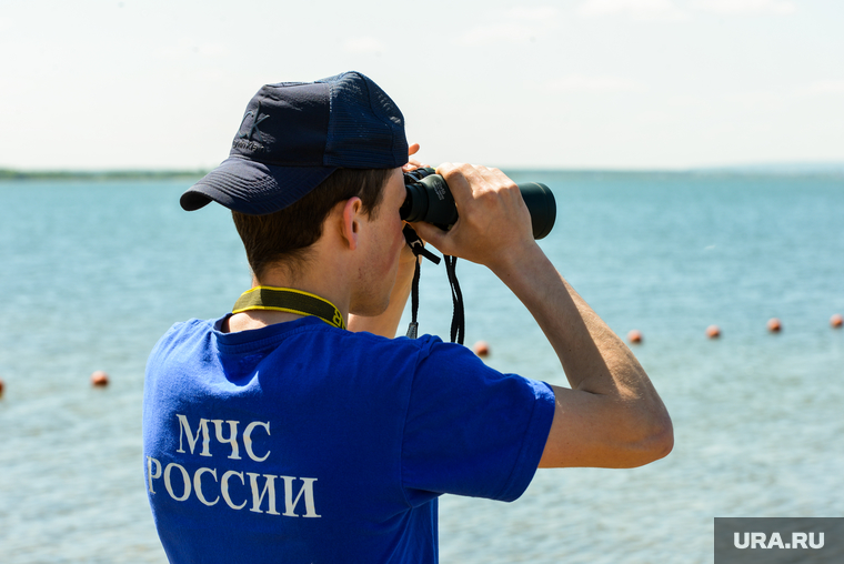 Наталья Котова в день открытия пляжного сезона, проверила работу спасателей на водоемах. Челябинск , мчс, озеро, курорт, лето, спасатель, летний отдых, пляж, водоем, природа, вода
