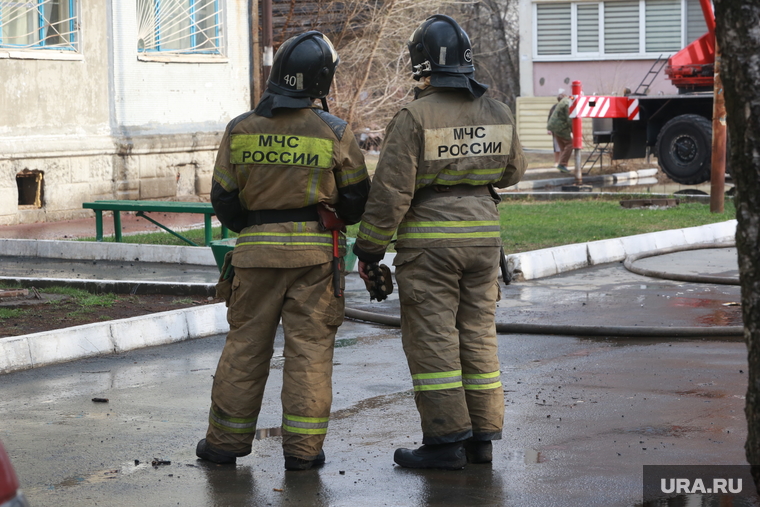 Пожар на Воровского. Тюмень , мчс, тушение пожара, пожарные, пожарники