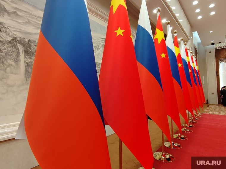 Подготовка к встрече Путина и Си Цзиньпина 16 мая 2024. Китай, Пекин, россия, флаг, китай