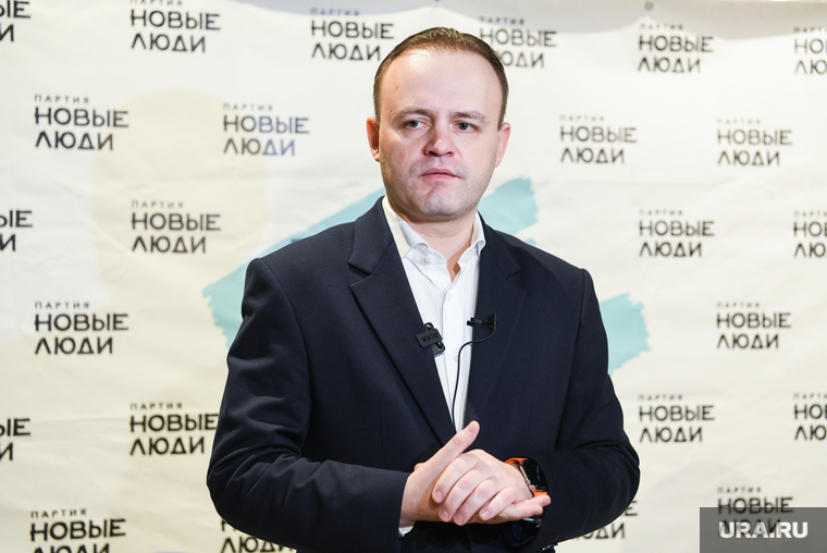Владислав Даванков на встрече со сторонниками и в общественном транспорте. Екатеринбург, партия новые люди, даванков владислав