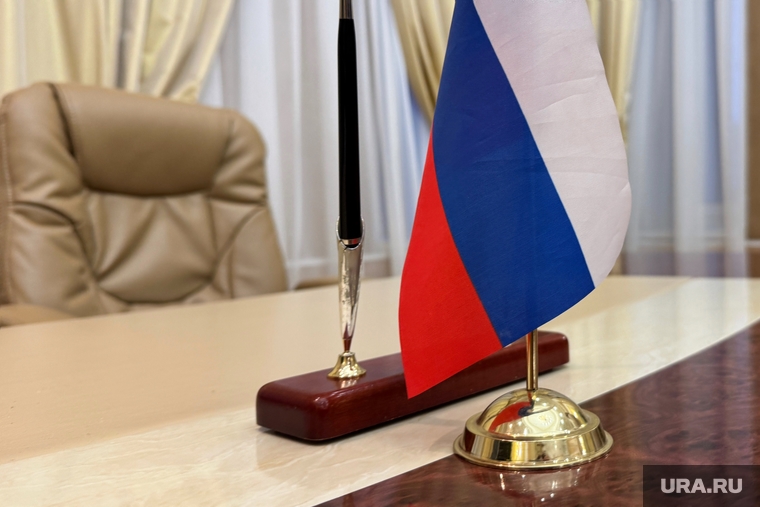 День открытых дверей в ЗАГСе. Курган , загс, молодожены, флаг россии