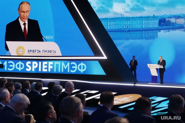 Владимир Путин на Пленарной сессии ПМЭФ 2024. Санкт-Петербург