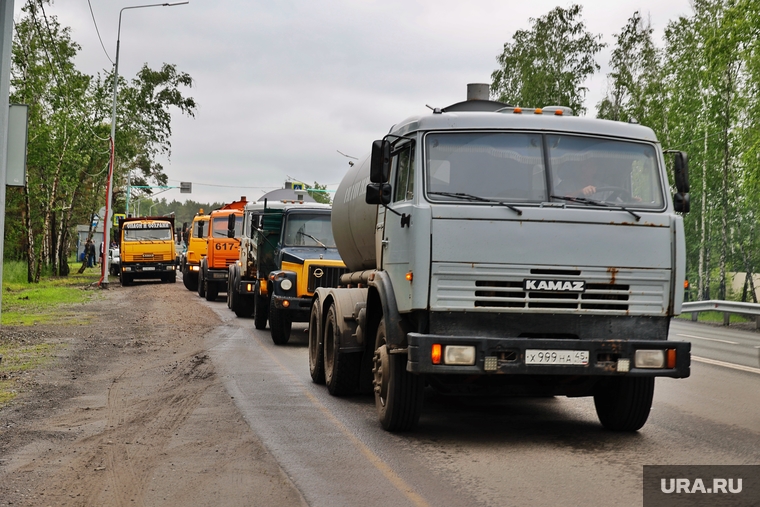 Большая часть участников митинга - водители ассенизаторских машин, которые вывозят жидкие отходы из Кетово в Курган. Из-за массовых штрафов некоторые  с 10 июня прекращают работу