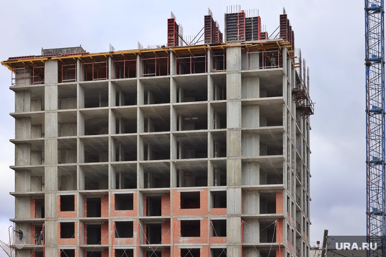 Город. Дорога по улице Бурова-Петрова. Сетевые магазины. Курган, стройка