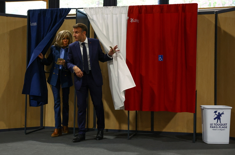 Эммануэль Макрон распустил парламент