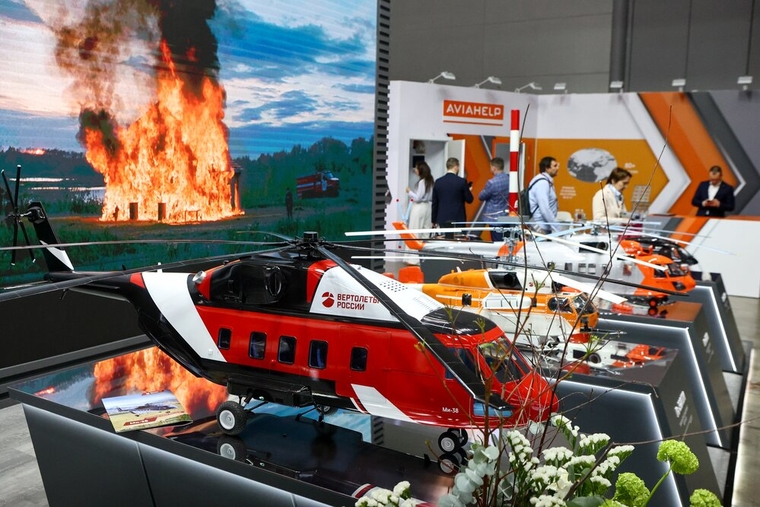 Модель российского среднего многоцелевого вертолета Ми-38