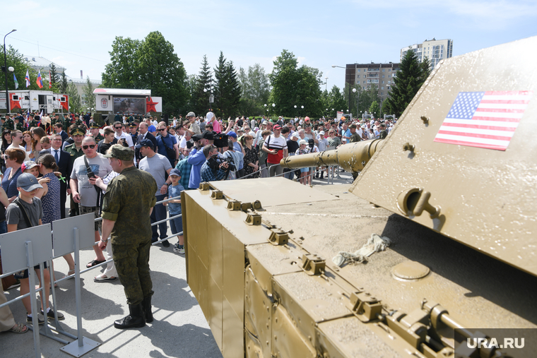 В Верхней Пышме жителям показали уничтоженный в ходе спецоперации американский танк