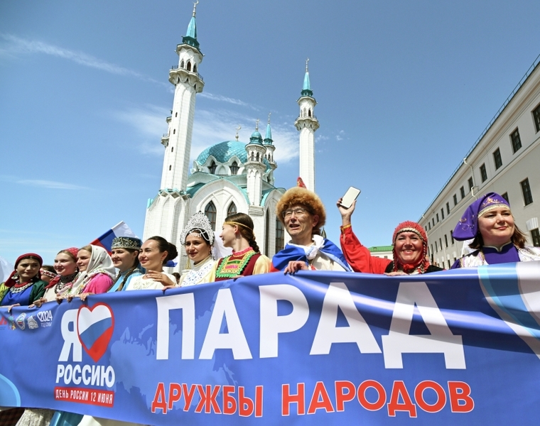 На территории Казанского Кремля прошел парад дружбы народов в честь Дня России