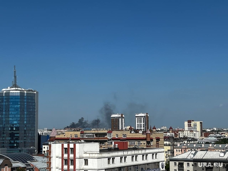 К месту возгорания выехали пожарные
