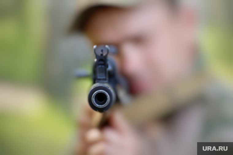 Участники соревновались в точности стрельбы из боевого оружия