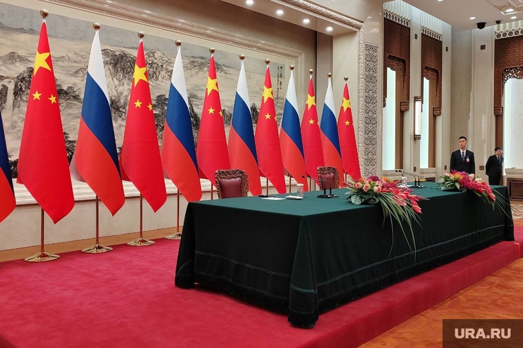 Подготовка к встрече Путина и Си Цзиньпина 16 мая 2024. Китай, Пекин, россия, флаг, китай