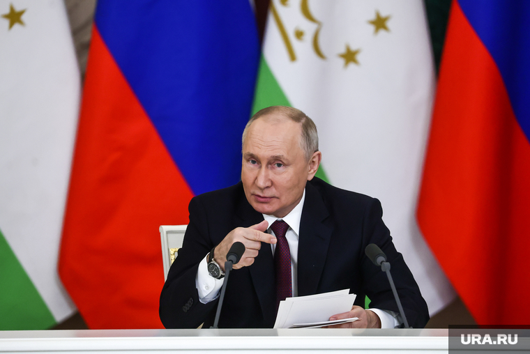 Владимир Путин и Эмомали Рахмон на встрече в Кремле. Москва, путин владимир