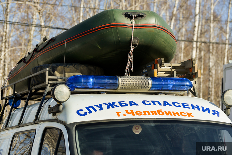Смотр готовности сил и средств к действиям в условиях возможных чрезвычайных ситуаций. Челябинск, мчс, служба спасения, спасатели, лодка, псс