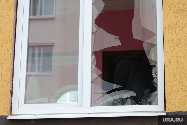 Последствия обстрелов Белгорода (архивные фотографии, часть 2). Белгород, разбитое окно, разрушения, обстрел, белгород
