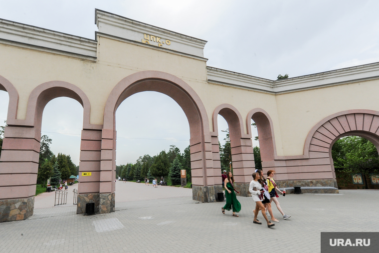 Парк Гагарина после снятия ограничений по эпидемии коронавируса. Челябинск , парк гагарина, цпкио имени гагарина