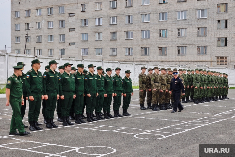 Призывников построили для начала торжественного мероприятия