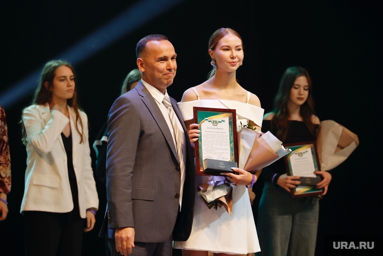 Вадим Шумков поздравил лучших выпускников