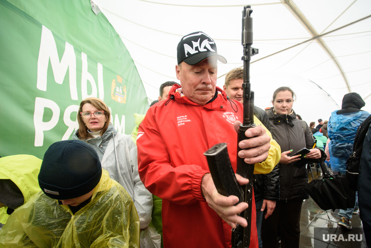 Автомат Алексей Орлов разобрал и собрал за две минуты