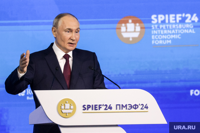 Владимир Путин на пленарной сессии Петербургского международного экономического форума ПМЭФ 2024. Санкт-Петербург, путин владимир
